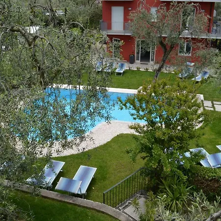 Ξενοδοχείο με διαμερίσματα La Pergola 4*